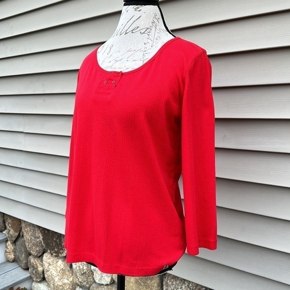 JANE & BLEECKER NEW YORK Ribbed 3/4 Sleeve Henley Tee - Red - Picture 3 of 9